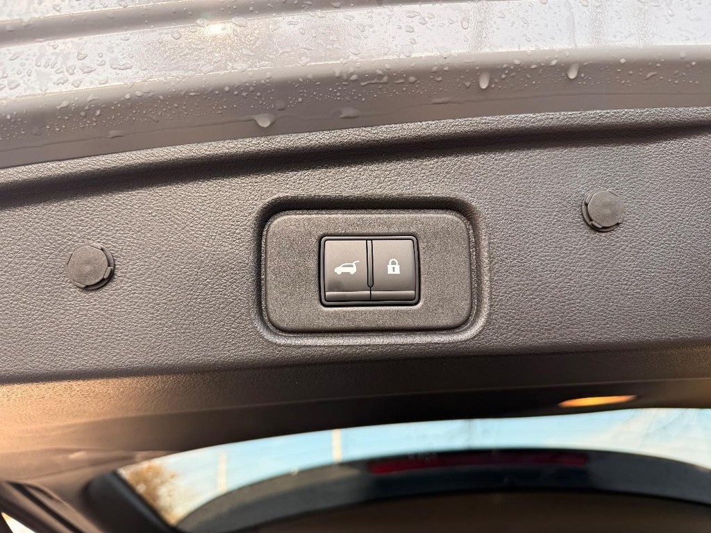 Nissan Pathfinder Vehicle Full-screen Gallery Image 27