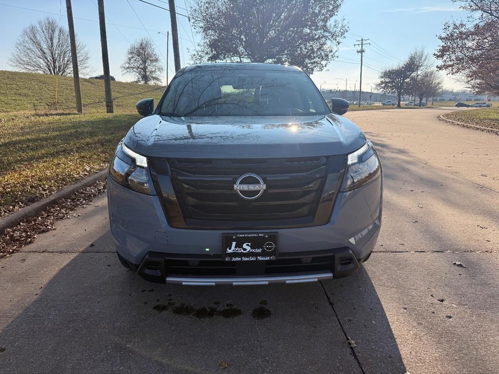 Nissan Pathfinder Vehicle Full-screen Gallery Image 32