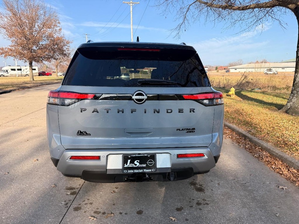 Nissan Pathfinder Vehicle Full-screen Gallery Image 33