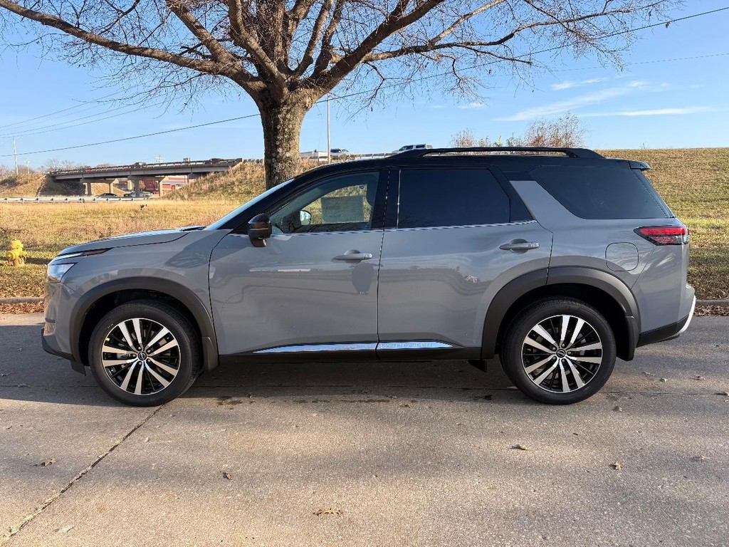 Nissan Pathfinder Vehicle Full-screen Gallery Image 35