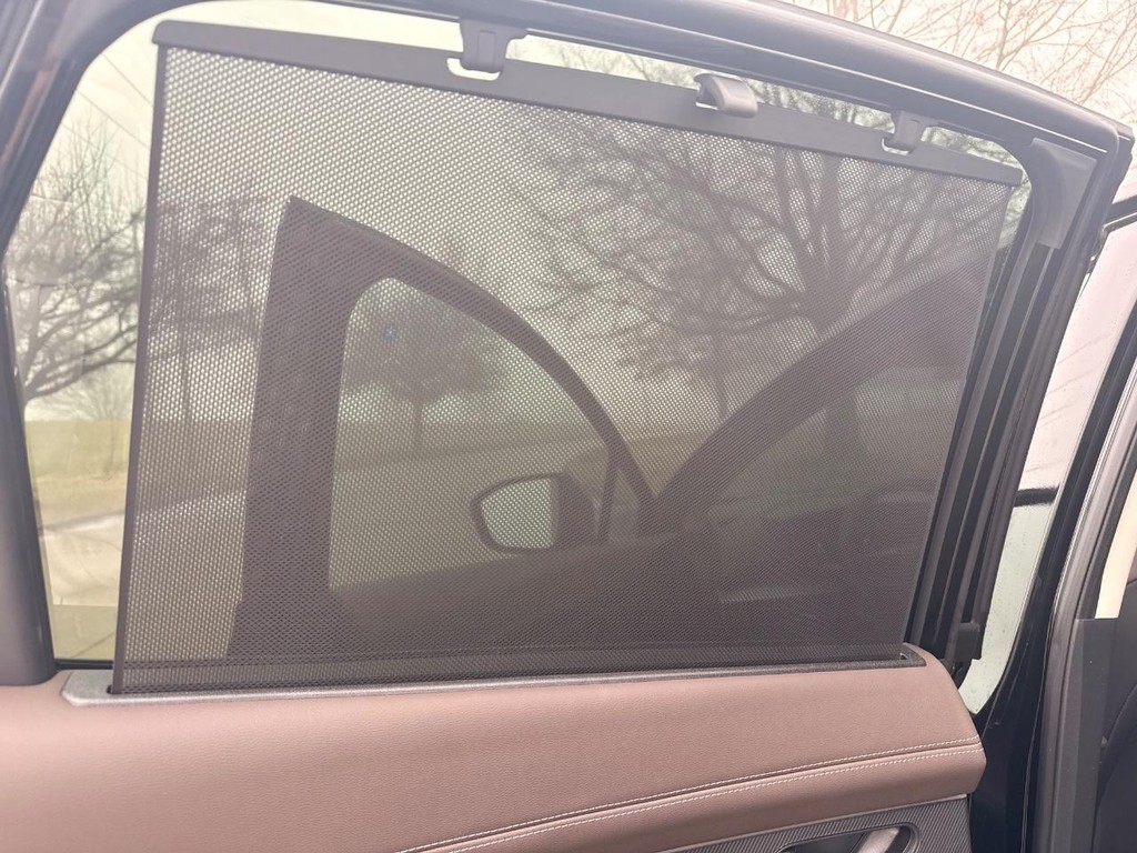 Nissan Murano Vehicle Full-screen Gallery Image 11