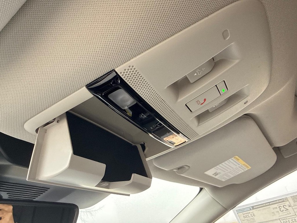 Nissan Murano Vehicle Full-screen Gallery Image 13