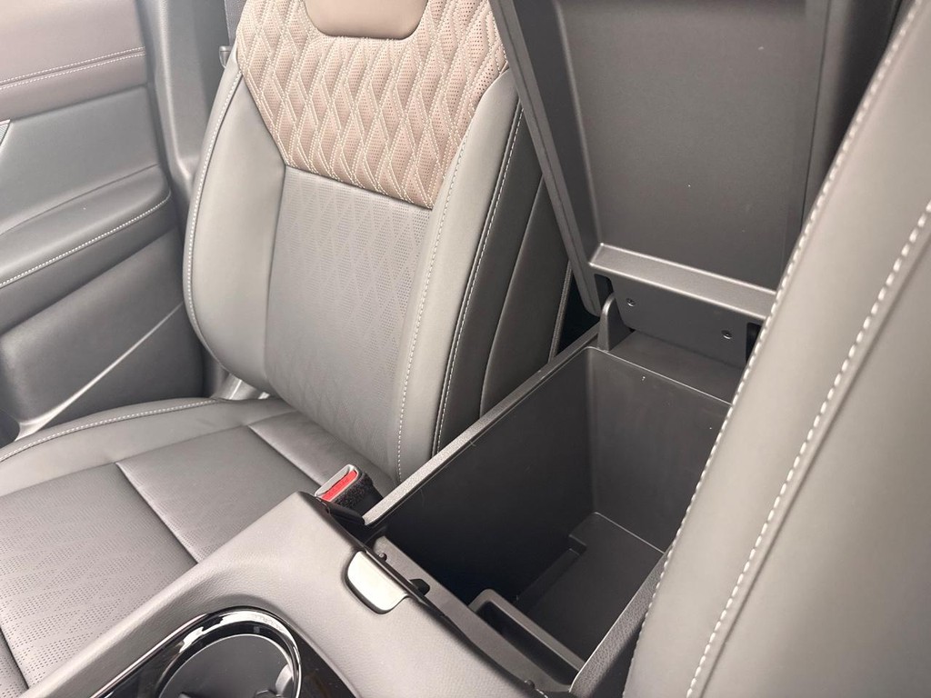 Nissan Murano Vehicle Full-screen Gallery Image 14