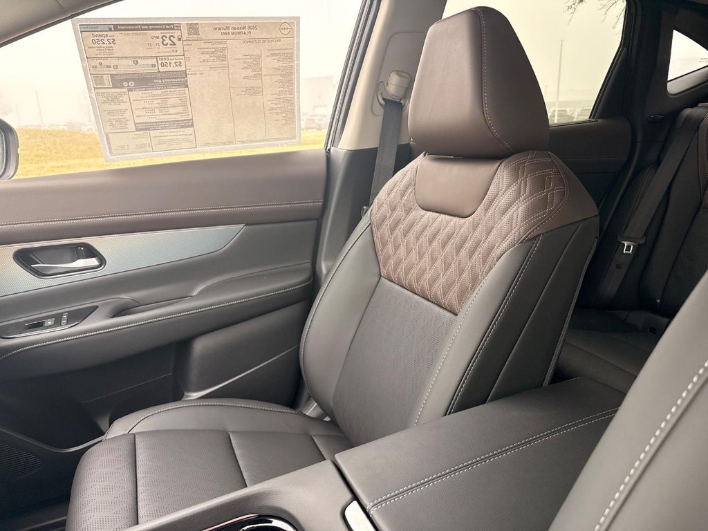 Nissan Murano Vehicle Full-screen Gallery Image 15