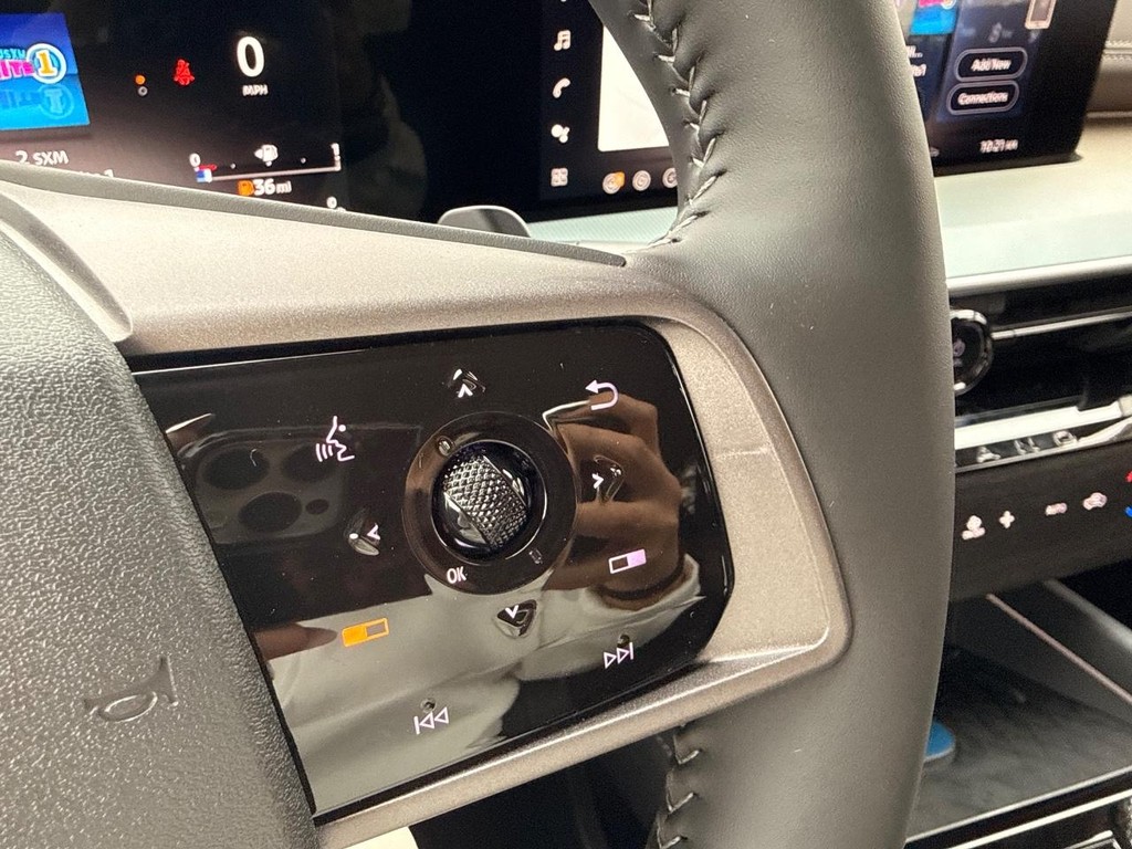 Nissan Murano Vehicle Full-screen Gallery Image 21