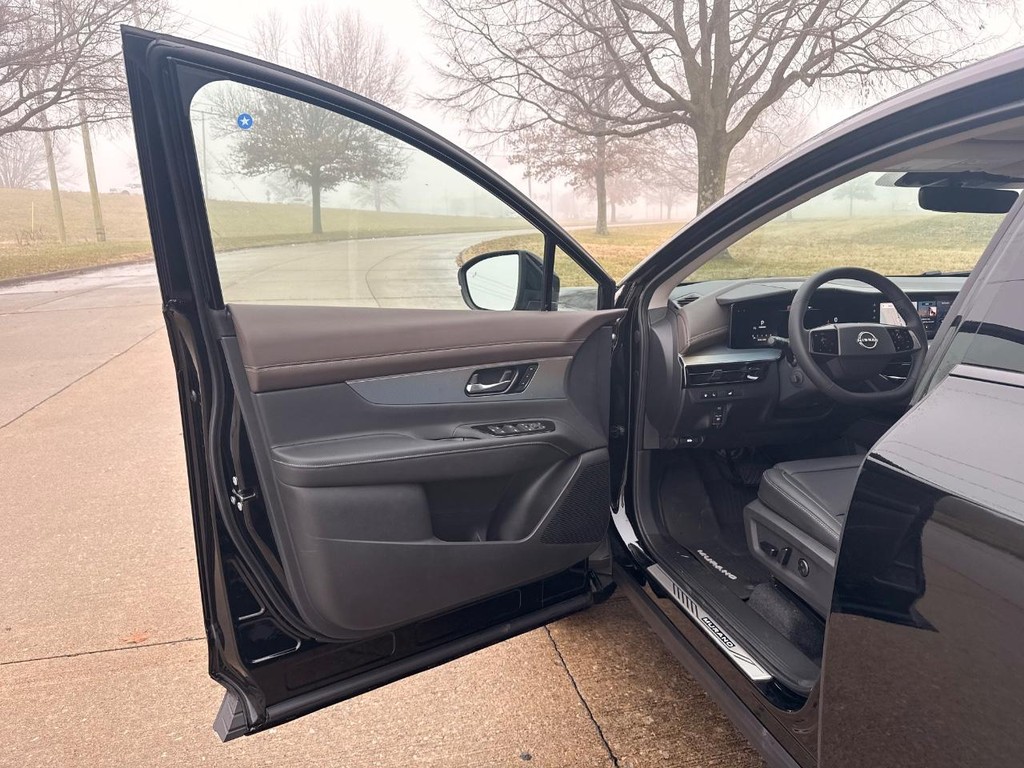 Nissan Murano Vehicle Full-screen Gallery Image 24