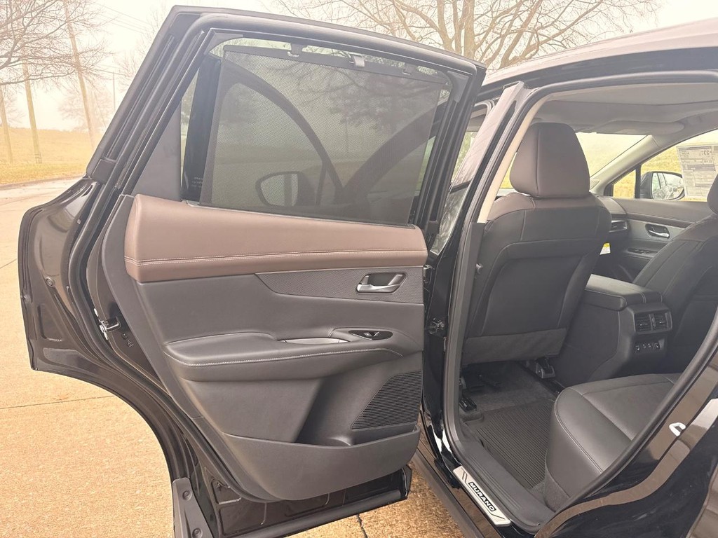 Nissan Murano Vehicle Full-screen Gallery Image 26