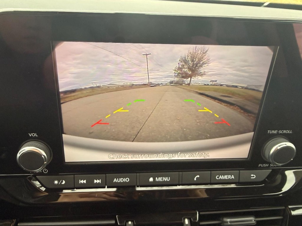 Nissan Pathfinder Vehicle Full-screen Gallery Image 02