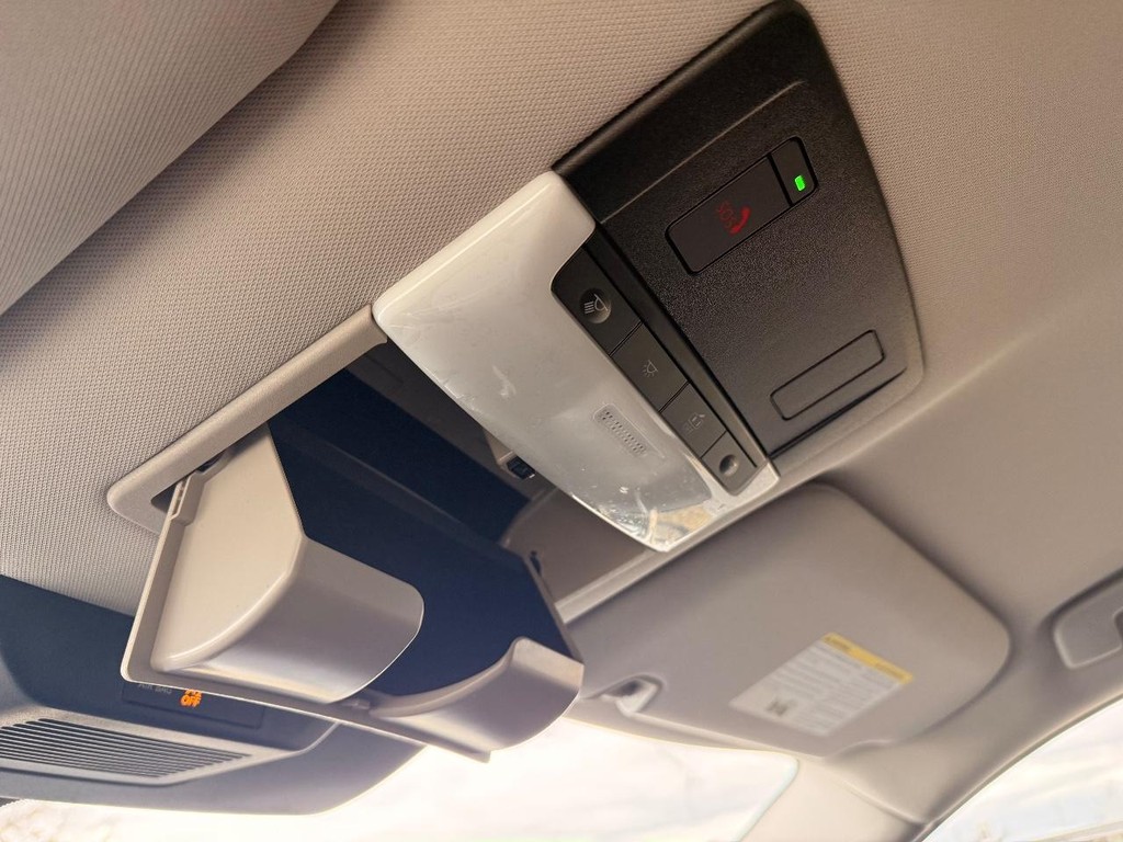 Nissan Pathfinder Vehicle Full-screen Gallery Image 07