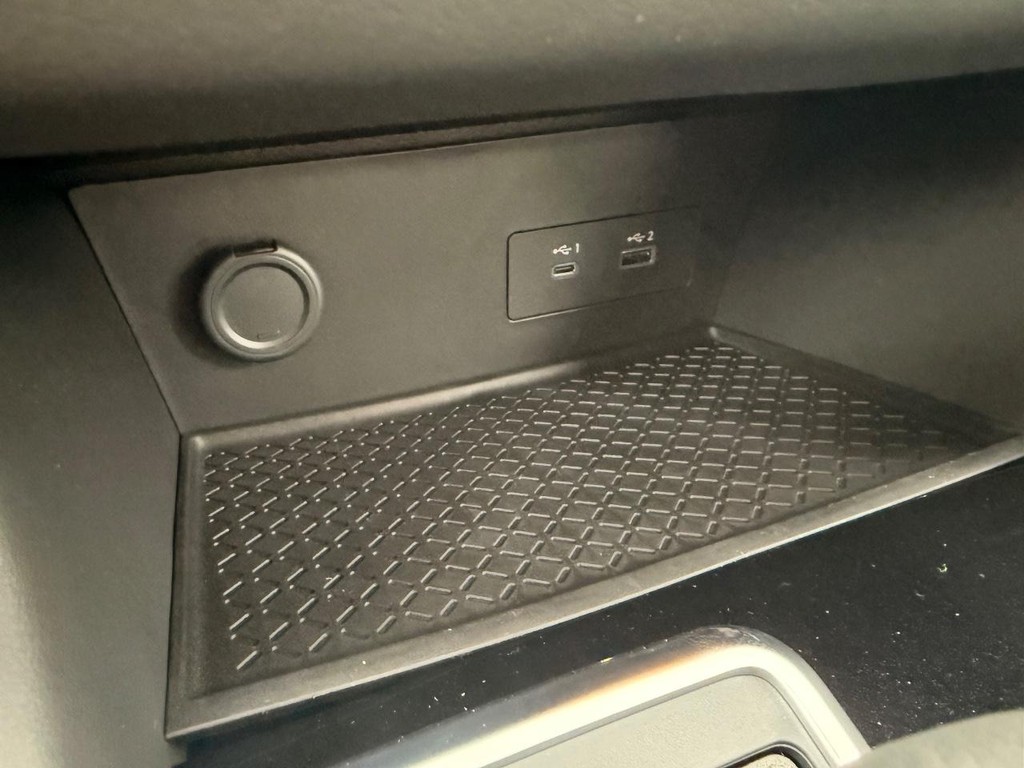 Nissan Pathfinder Vehicle Full-screen Gallery Image 09