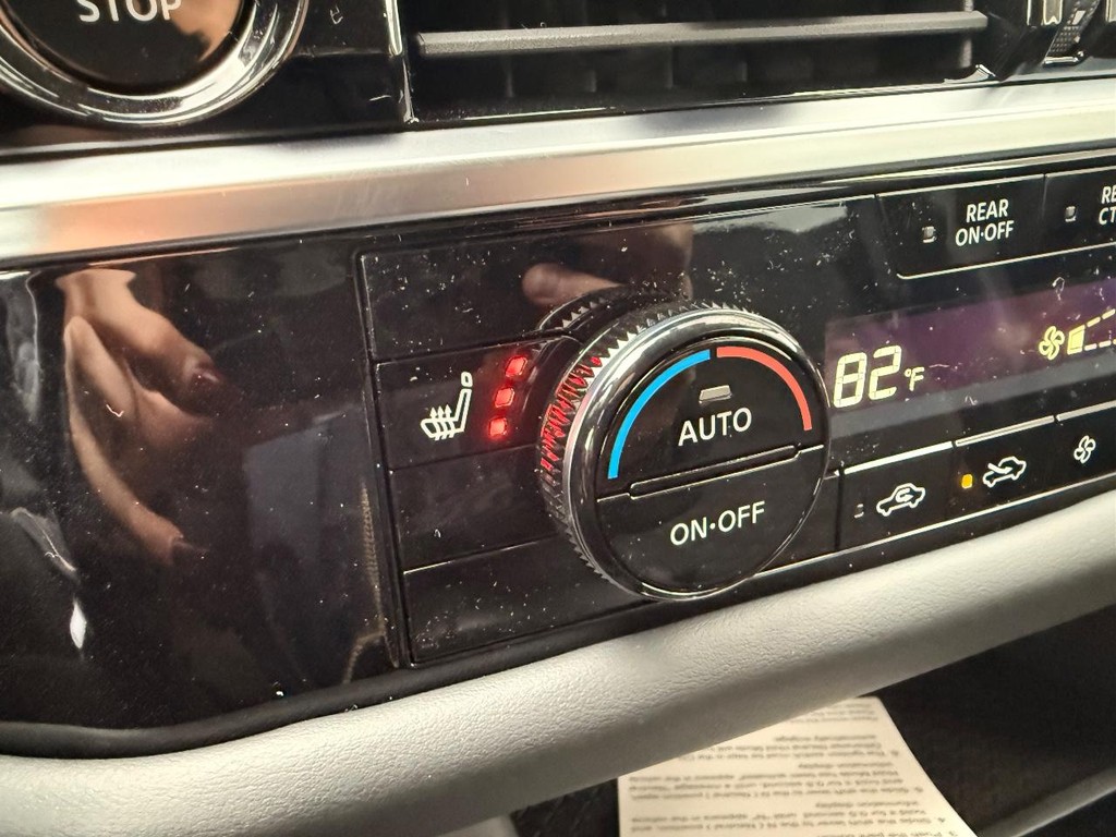 Nissan Pathfinder Vehicle Full-screen Gallery Image 11