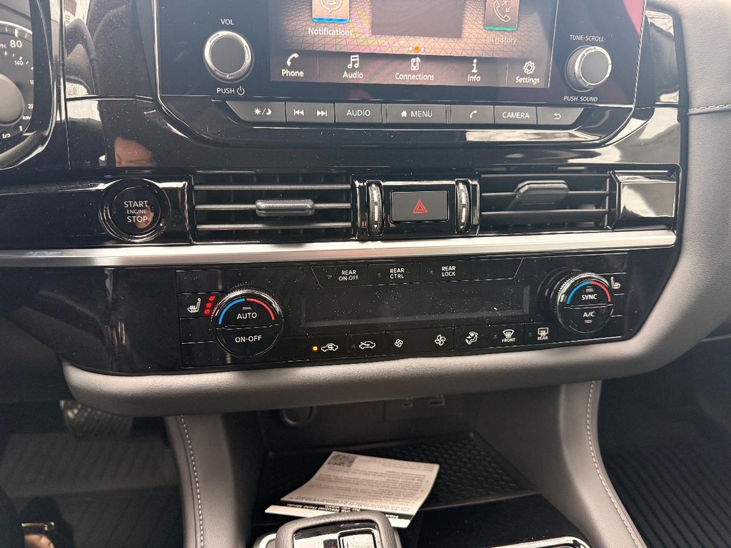 Nissan Pathfinder Vehicle Full-screen Gallery Image 12