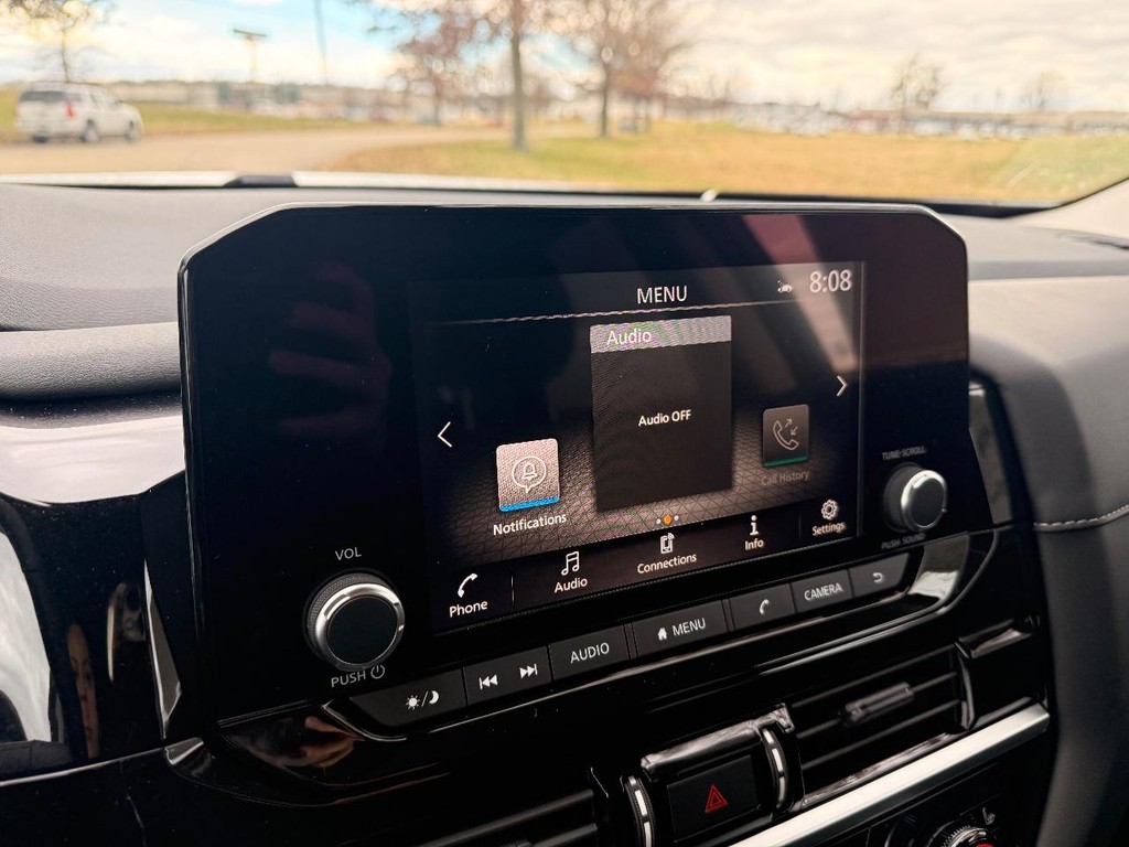 Nissan Pathfinder Vehicle Full-screen Gallery Image 13