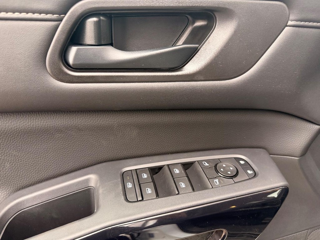 Nissan Pathfinder Vehicle Full-screen Gallery Image 18