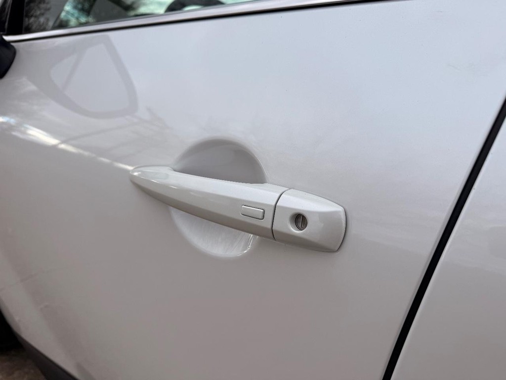 Nissan Pathfinder Vehicle Full-screen Gallery Image 20