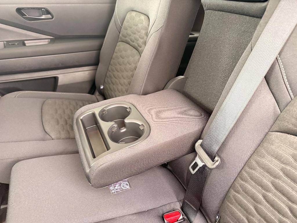 Nissan Pathfinder Vehicle Full-screen Gallery Image 24