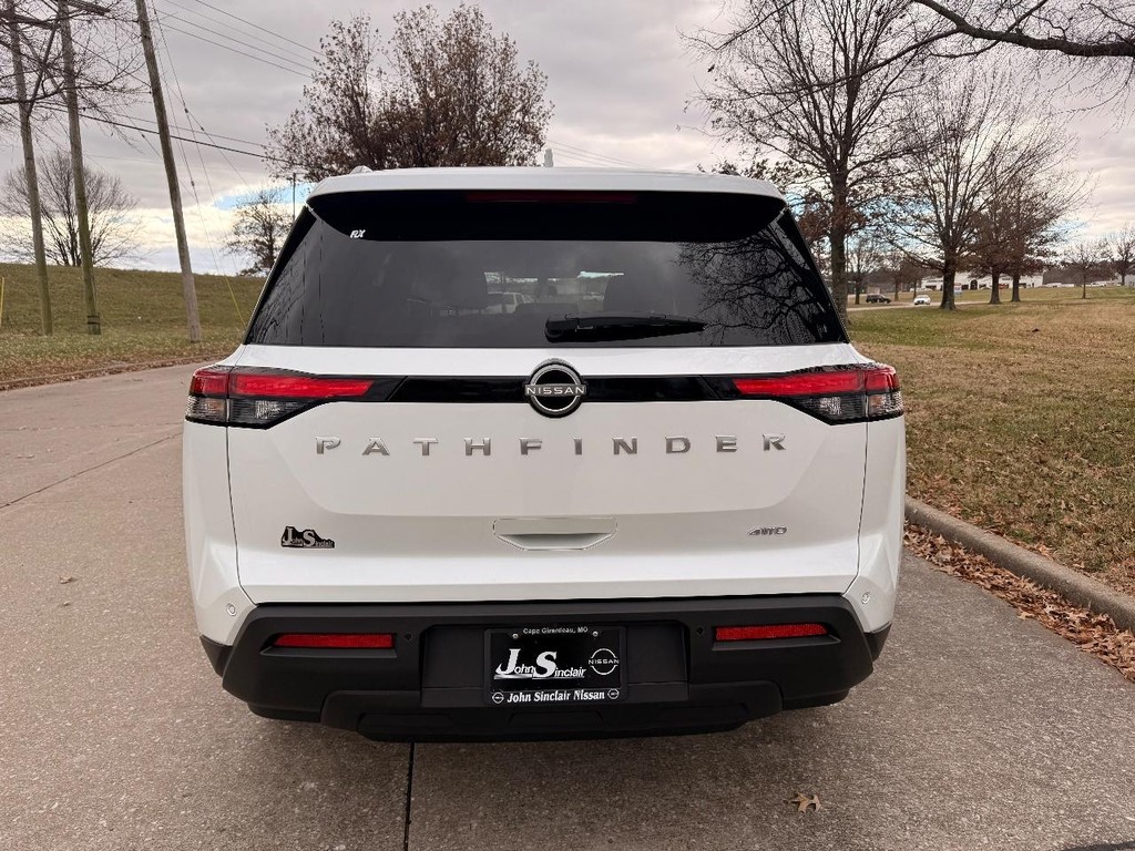 Nissan Pathfinder Vehicle Full-screen Gallery Image 30