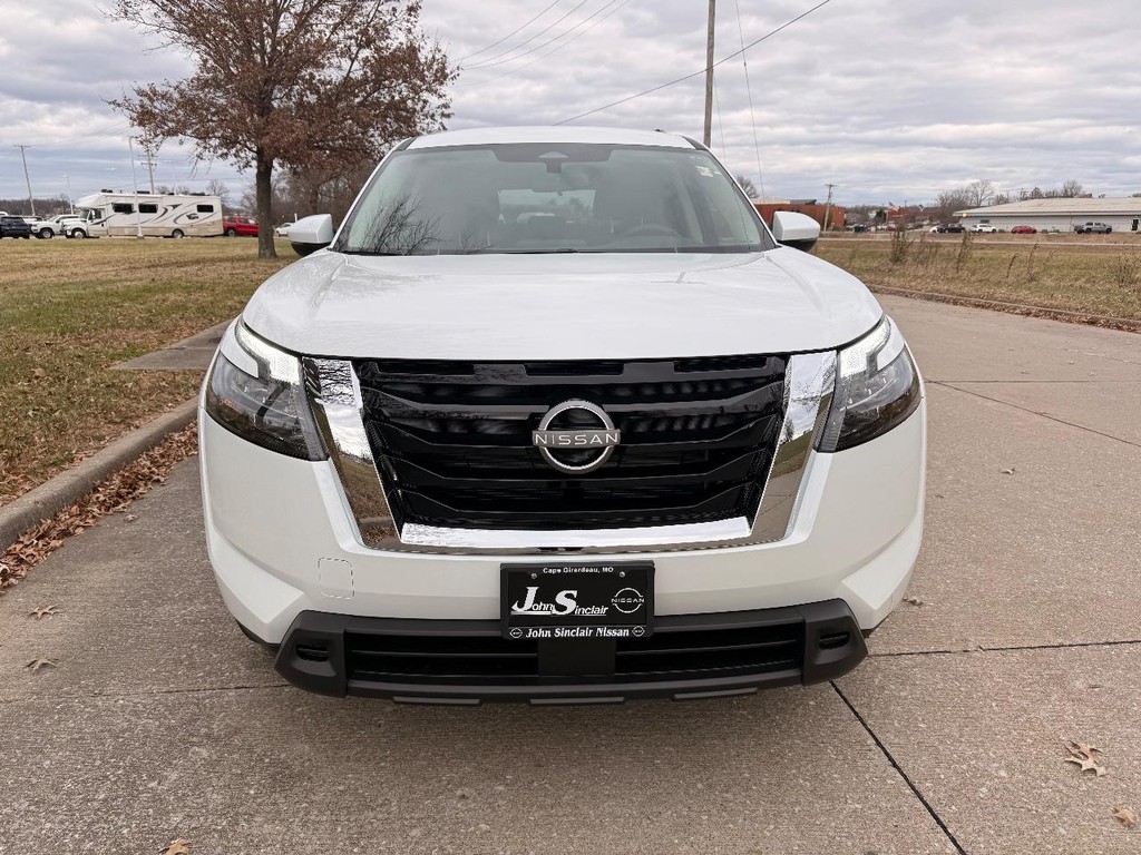 Nissan Pathfinder Vehicle Full-screen Gallery Image 32