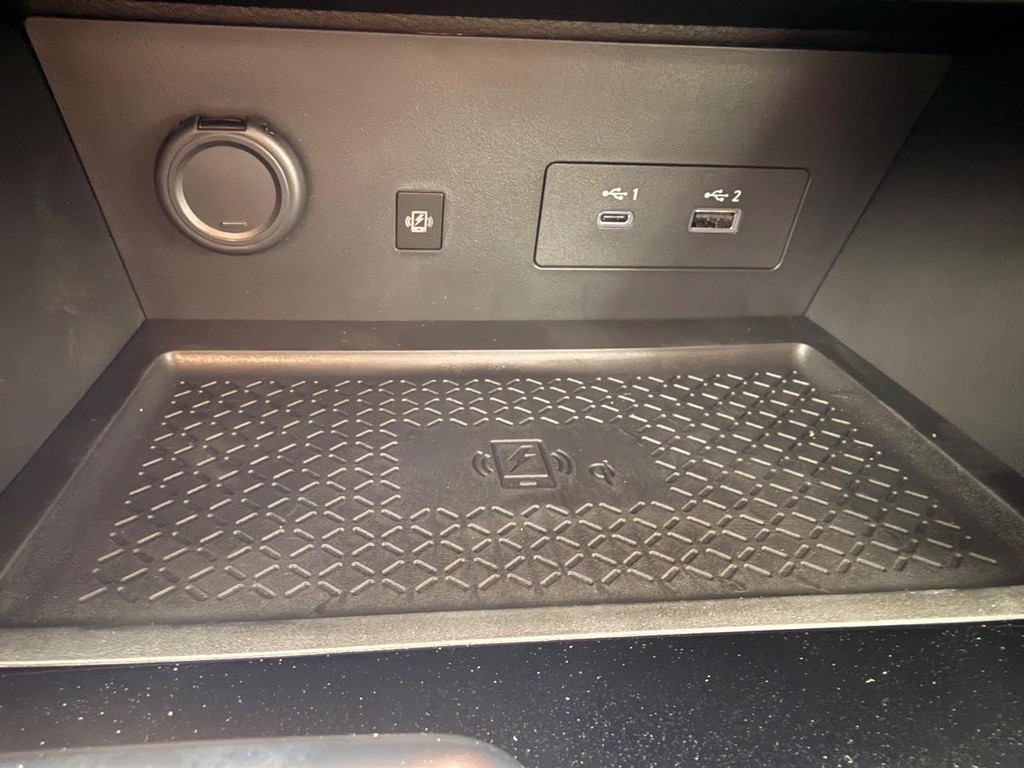 Nissan Pathfinder Vehicle Full-screen Gallery Image 03