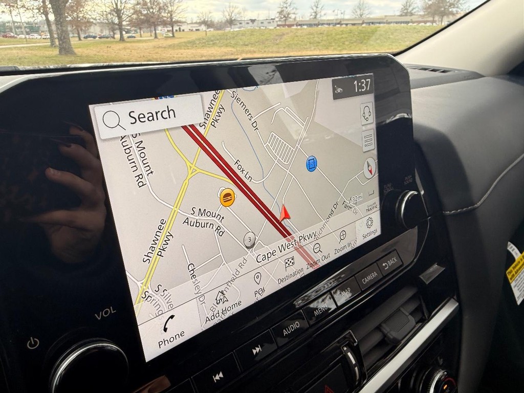 Nissan Pathfinder Vehicle Full-screen Gallery Image 08