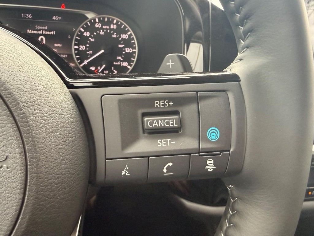 Nissan Pathfinder Vehicle Full-screen Gallery Image 11