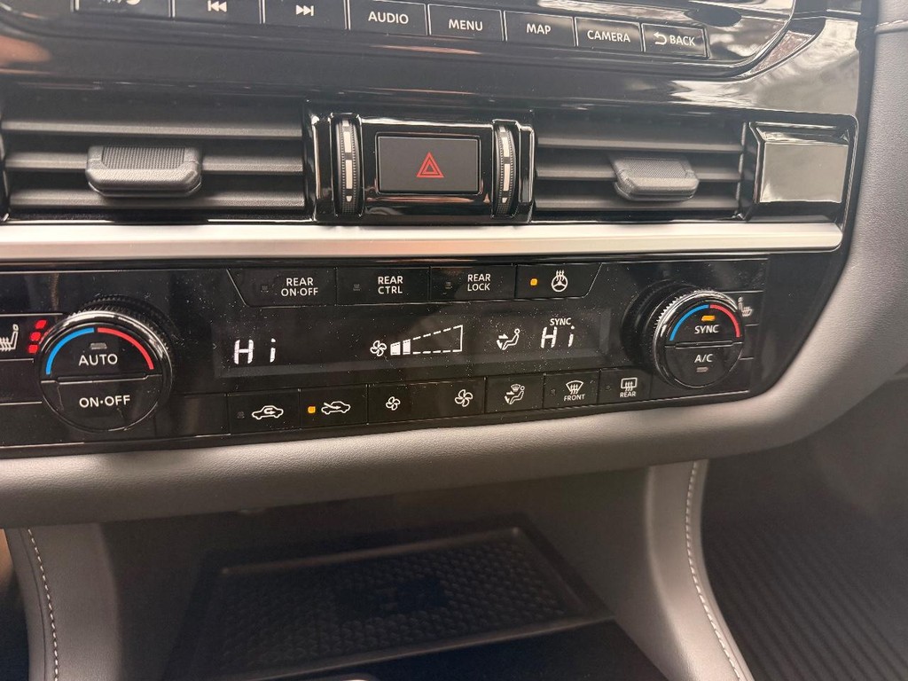 Nissan Pathfinder Vehicle Full-screen Gallery Image 14