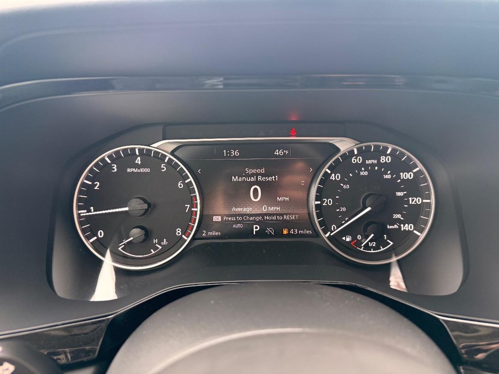 Nissan Pathfinder Vehicle Full-screen Gallery Image 16