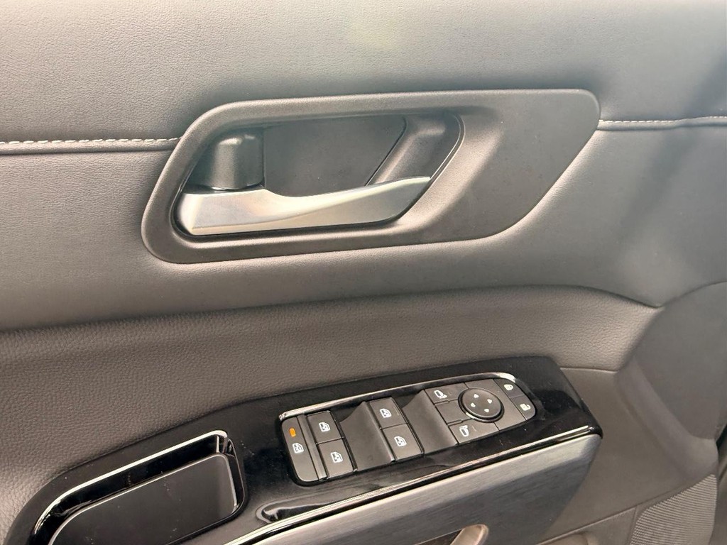 Nissan Pathfinder Vehicle Full-screen Gallery Image 21