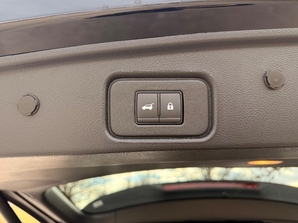 Nissan Pathfinder Vehicle Full-screen Gallery Image 27