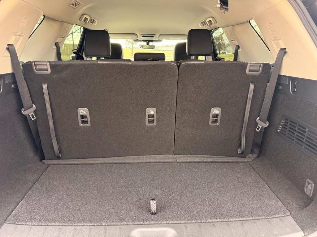 Nissan Pathfinder Vehicle Full-screen Gallery Image 29