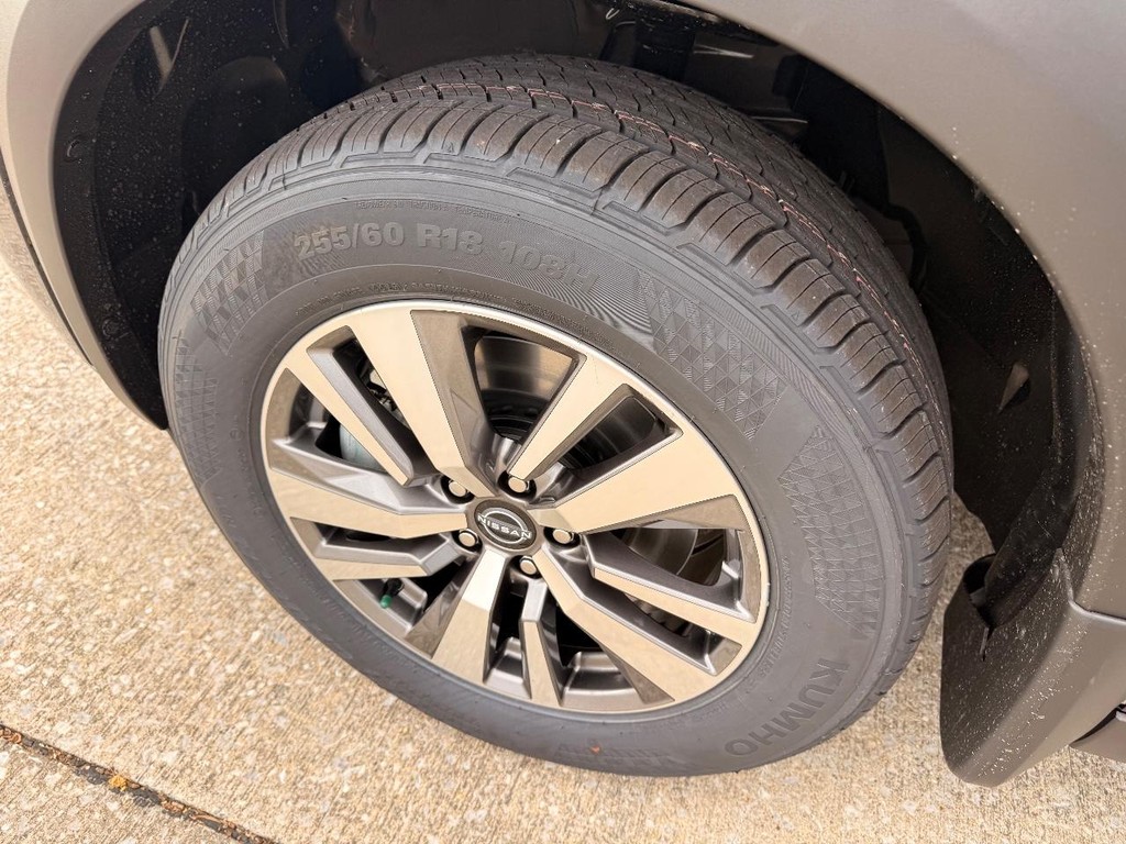 Nissan Pathfinder Vehicle Full-screen Gallery Image 32