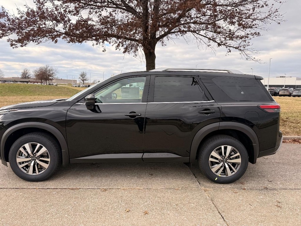 Nissan Pathfinder Vehicle Full-screen Gallery Image 35