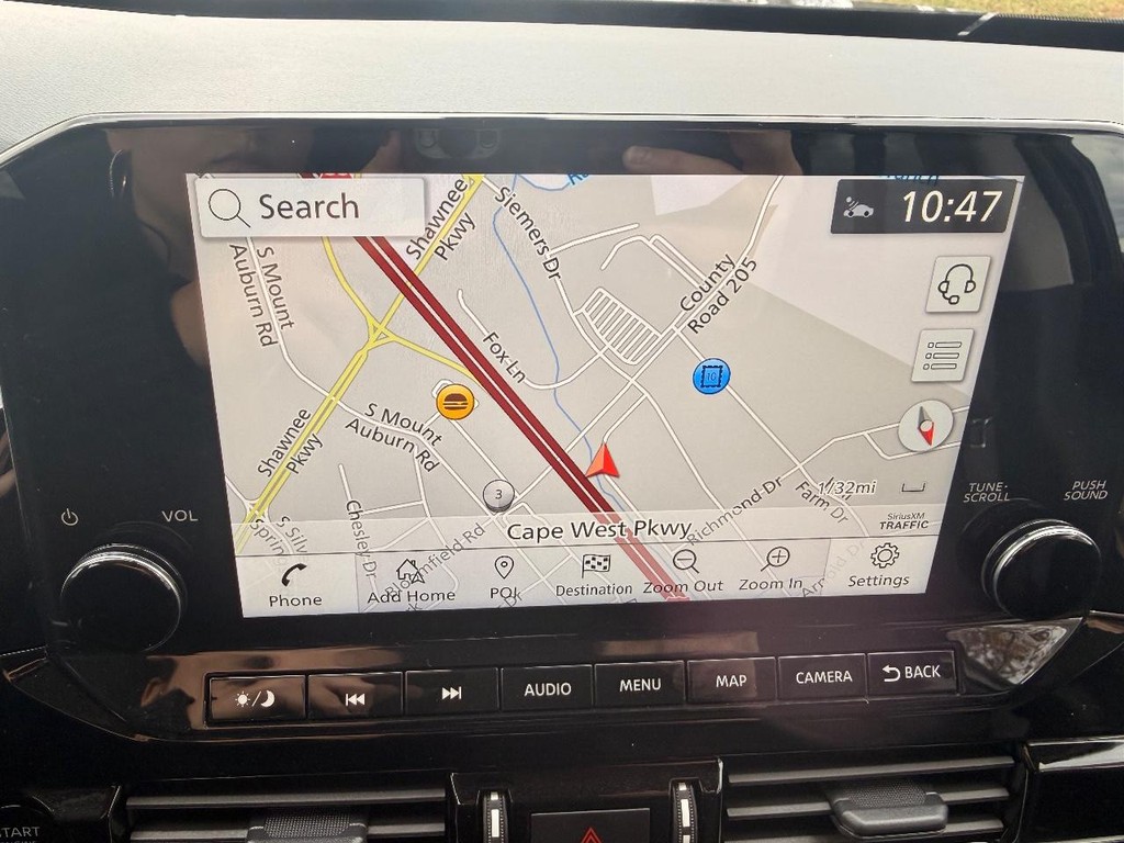 Nissan Pathfinder Vehicle Full-screen Gallery Image 04