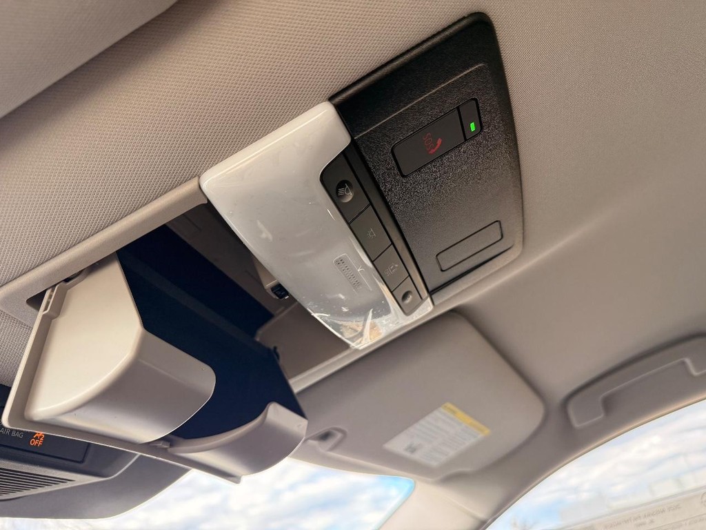 Nissan Pathfinder Vehicle Full-screen Gallery Image 06