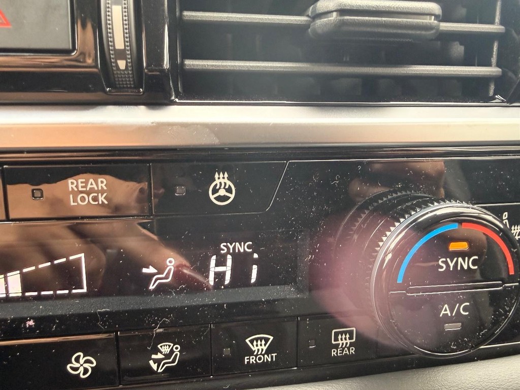 Nissan Pathfinder Vehicle Full-screen Gallery Image 07