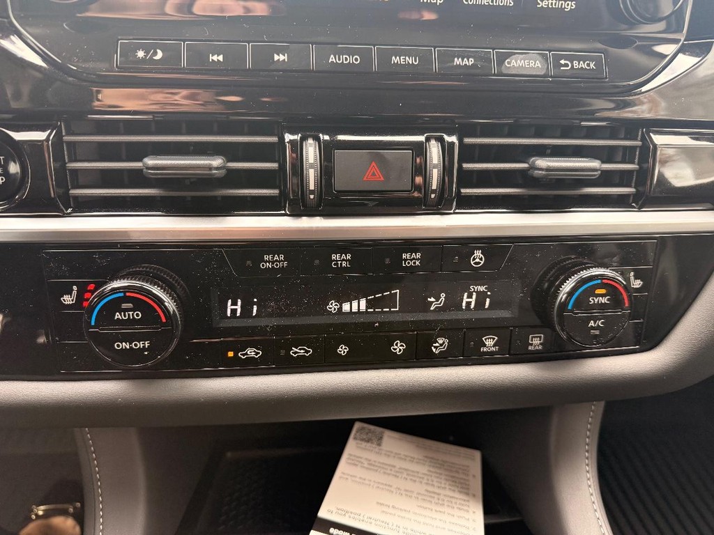 Nissan Pathfinder Vehicle Full-screen Gallery Image 11