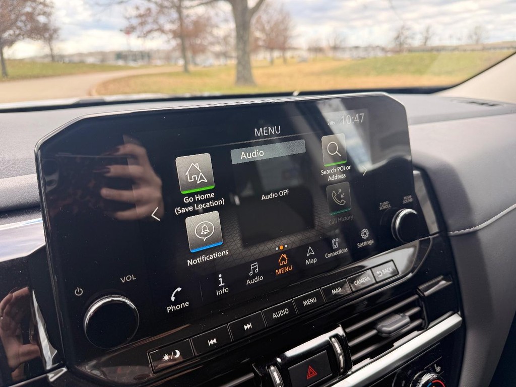 Nissan Pathfinder Vehicle Full-screen Gallery Image 12