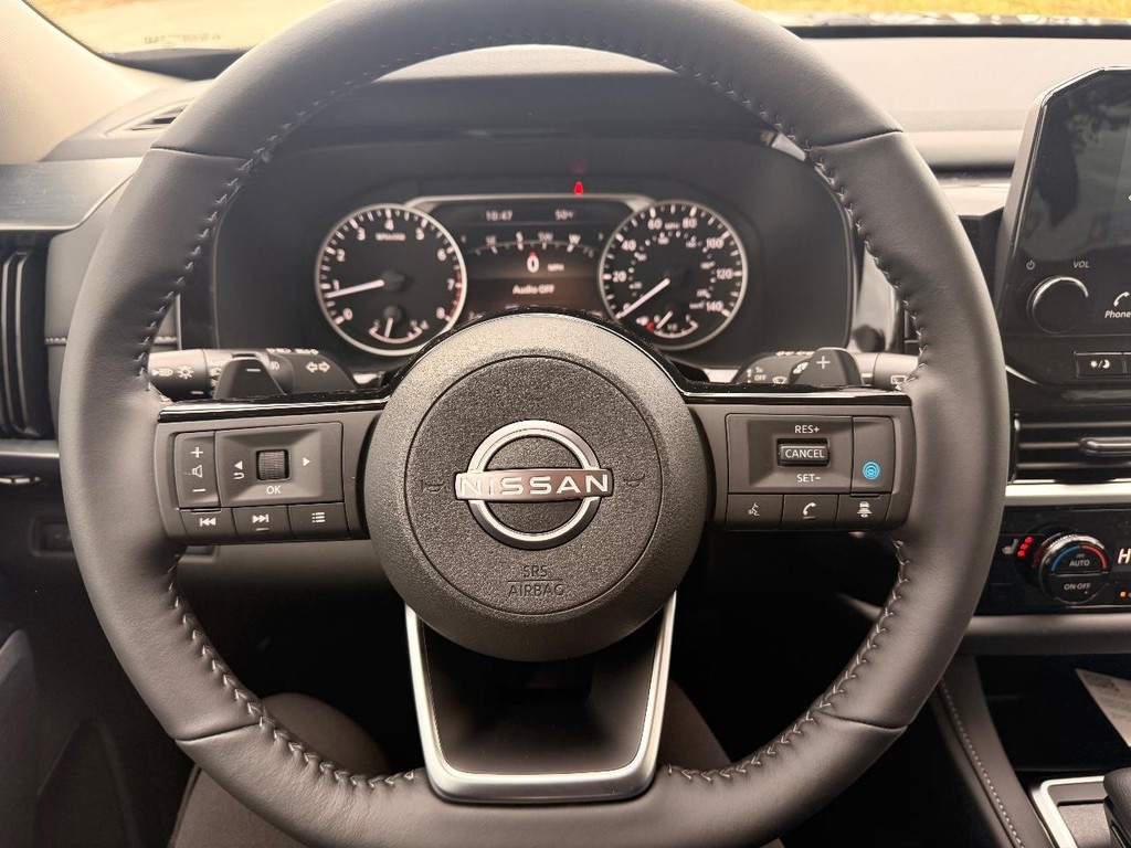 Nissan Pathfinder Vehicle Full-screen Gallery Image 14