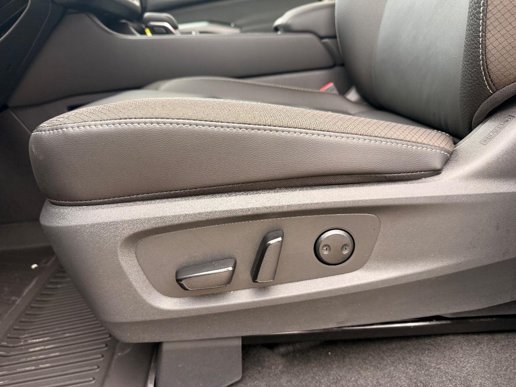 Nissan Pathfinder Vehicle Full-screen Gallery Image 17