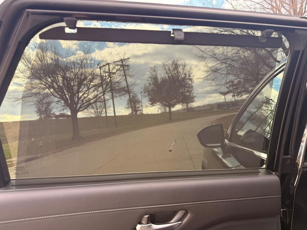 Nissan Pathfinder Vehicle Full-screen Gallery Image 21