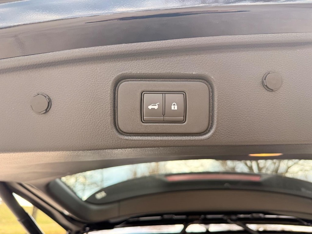 Nissan Pathfinder Vehicle Full-screen Gallery Image 26