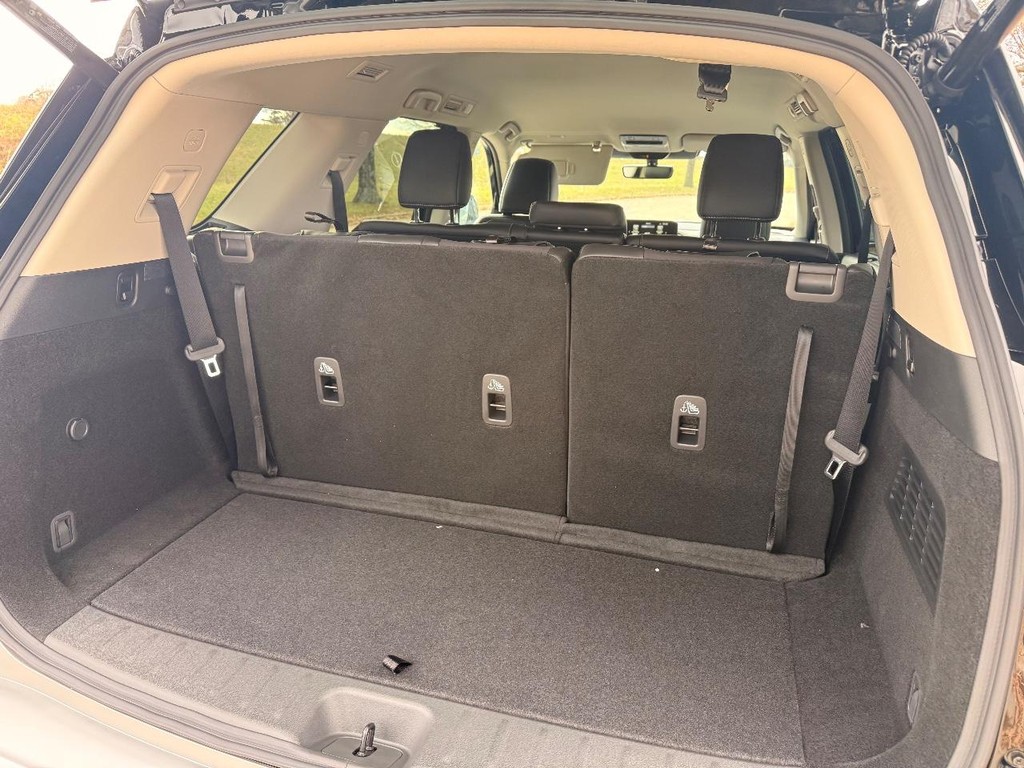 Nissan Pathfinder Vehicle Full-screen Gallery Image 27