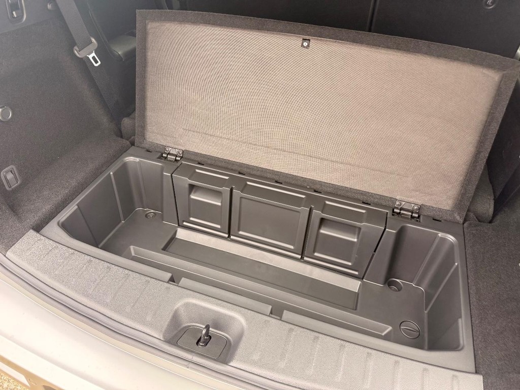 Nissan Pathfinder Vehicle Full-screen Gallery Image 28