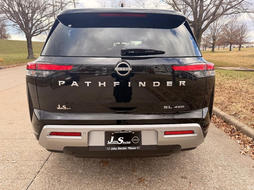 Nissan Pathfinder Vehicle Full-screen Gallery Image 30