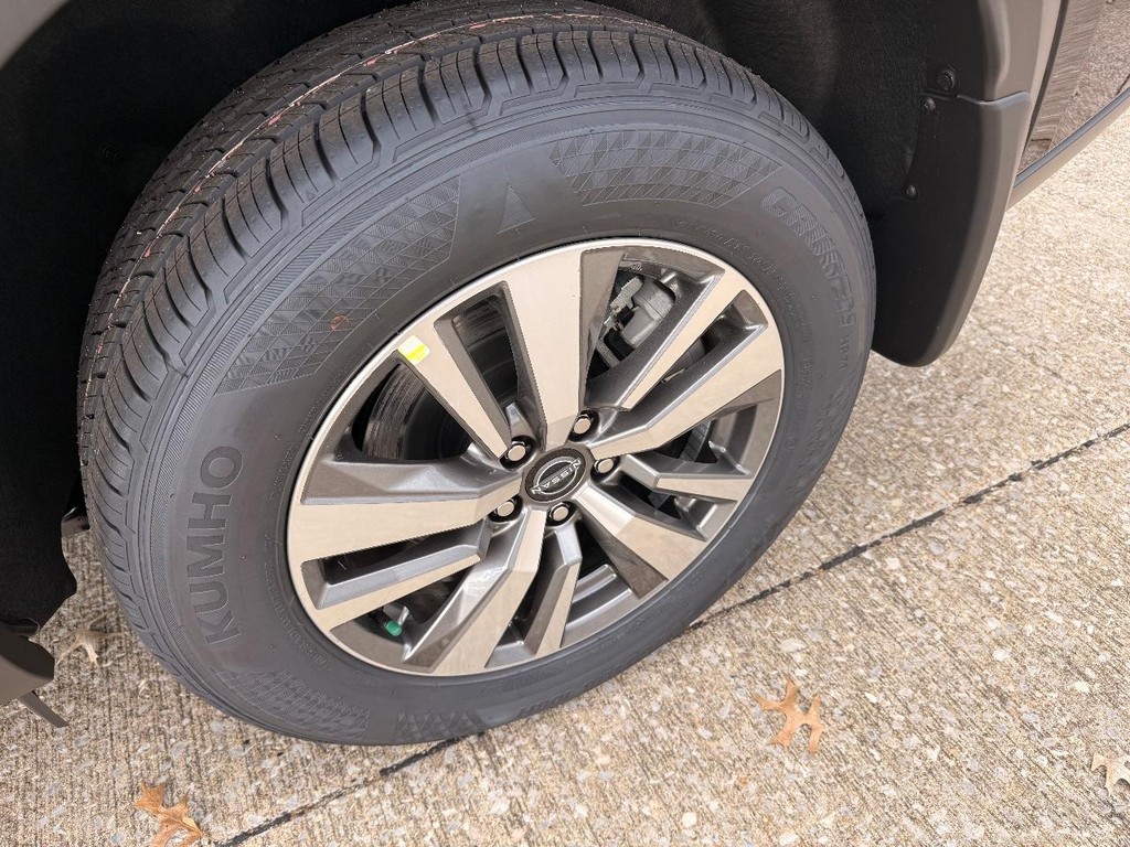 Nissan Pathfinder Vehicle Full-screen Gallery Image 31