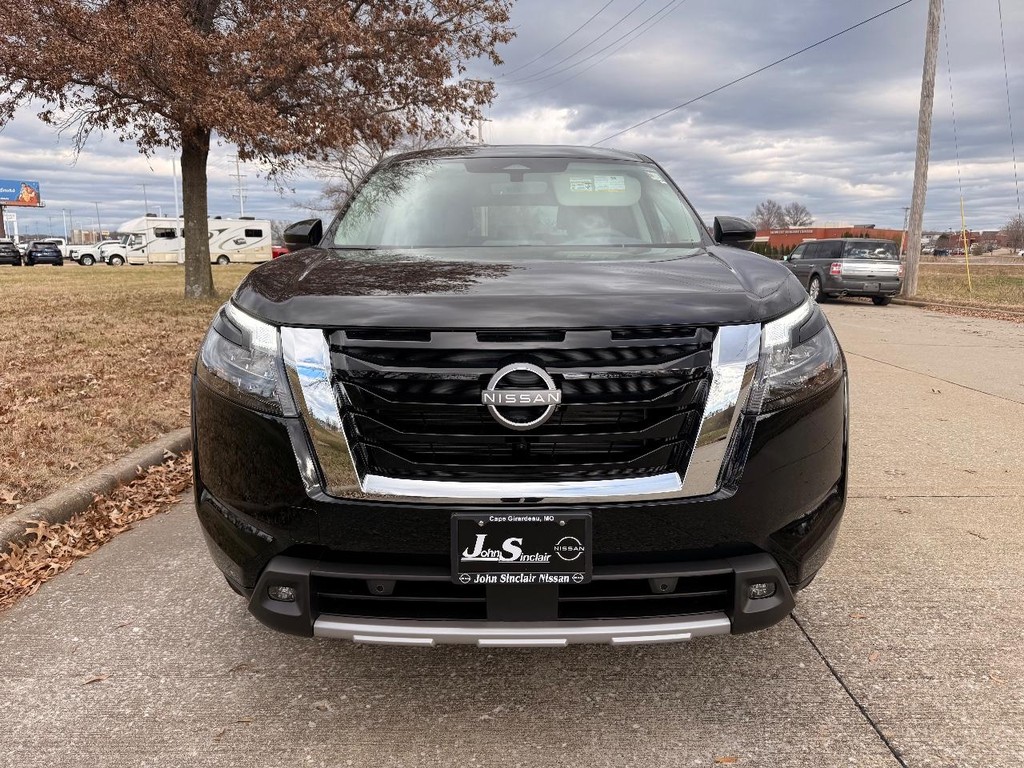 Nissan Pathfinder Vehicle Full-screen Gallery Image 32