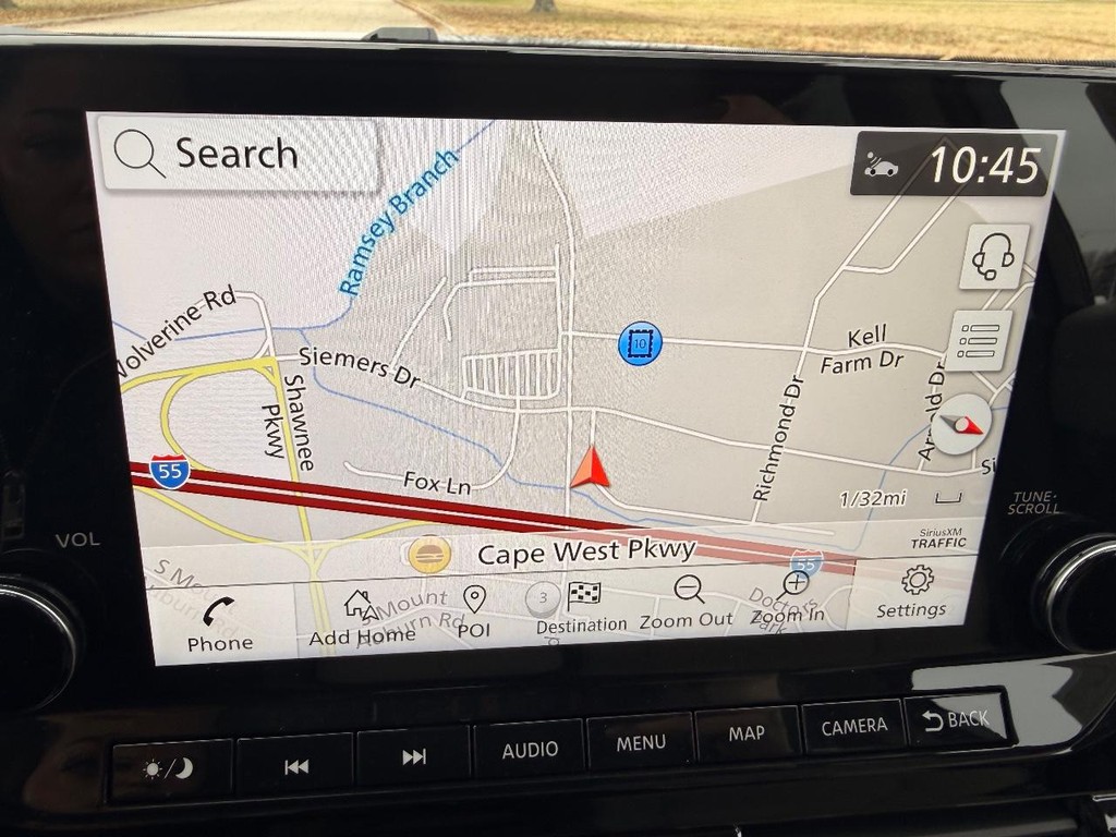 Nissan Pathfinder Vehicle Full-screen Gallery Image 02