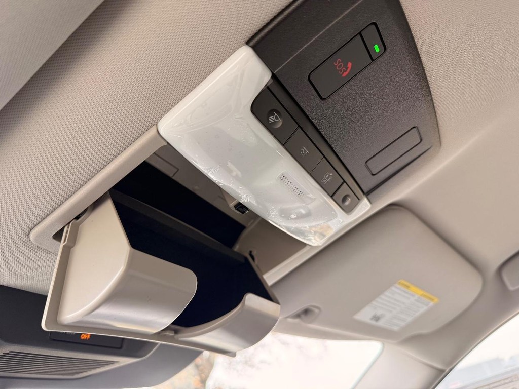 Nissan Pathfinder Vehicle Full-screen Gallery Image 06