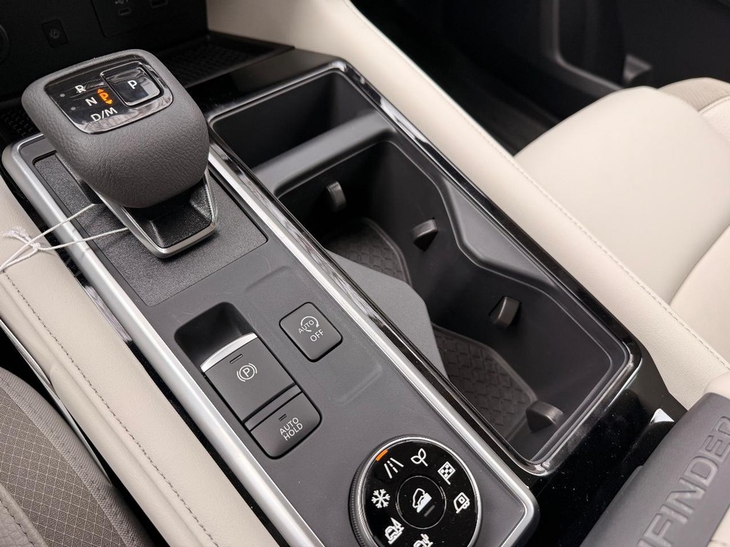 Nissan Pathfinder Vehicle Full-screen Gallery Image 09