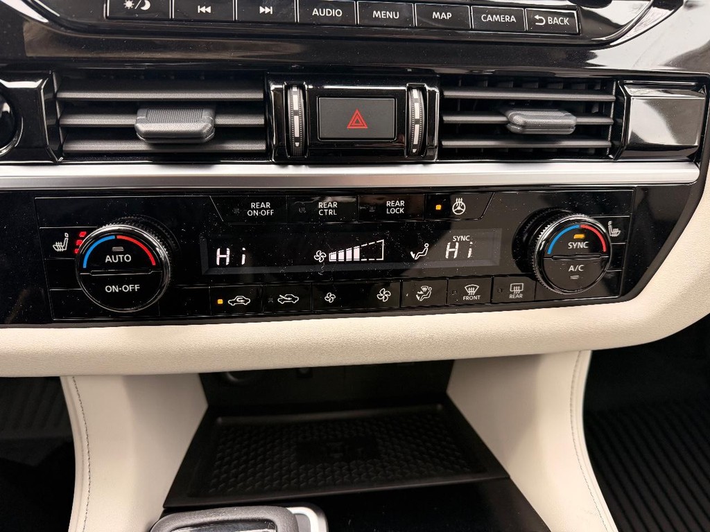 Nissan Pathfinder Vehicle Full-screen Gallery Image 11